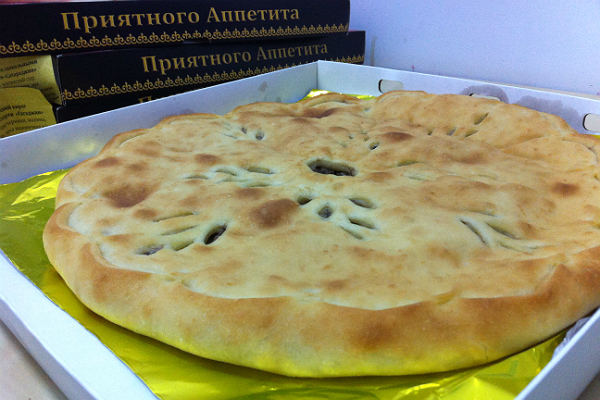 доставка осетинских пирогов по Москве в дизайн-упаковке АССА